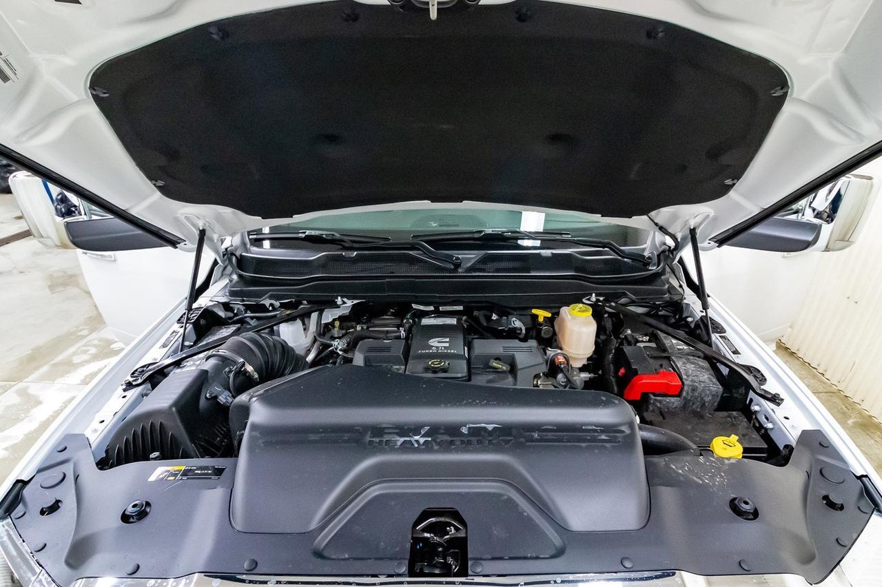 2019 Ram 5500 4x4 Crew Cab Laramie Picker AISIN Red Deer AB