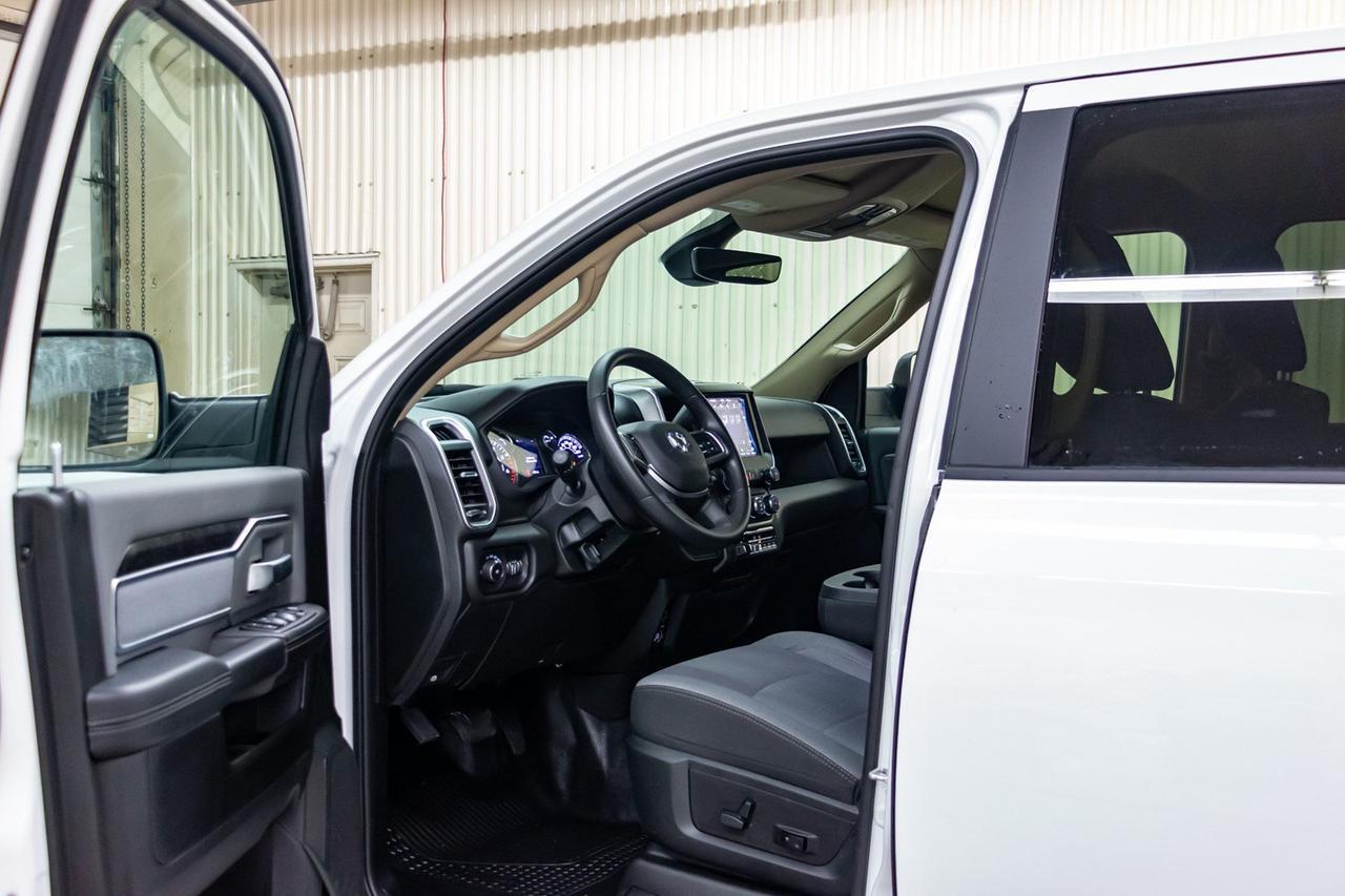 2019 Ram 5500 4x4 Crew Cab SLT Diesel Picker BCam Red Deer AB