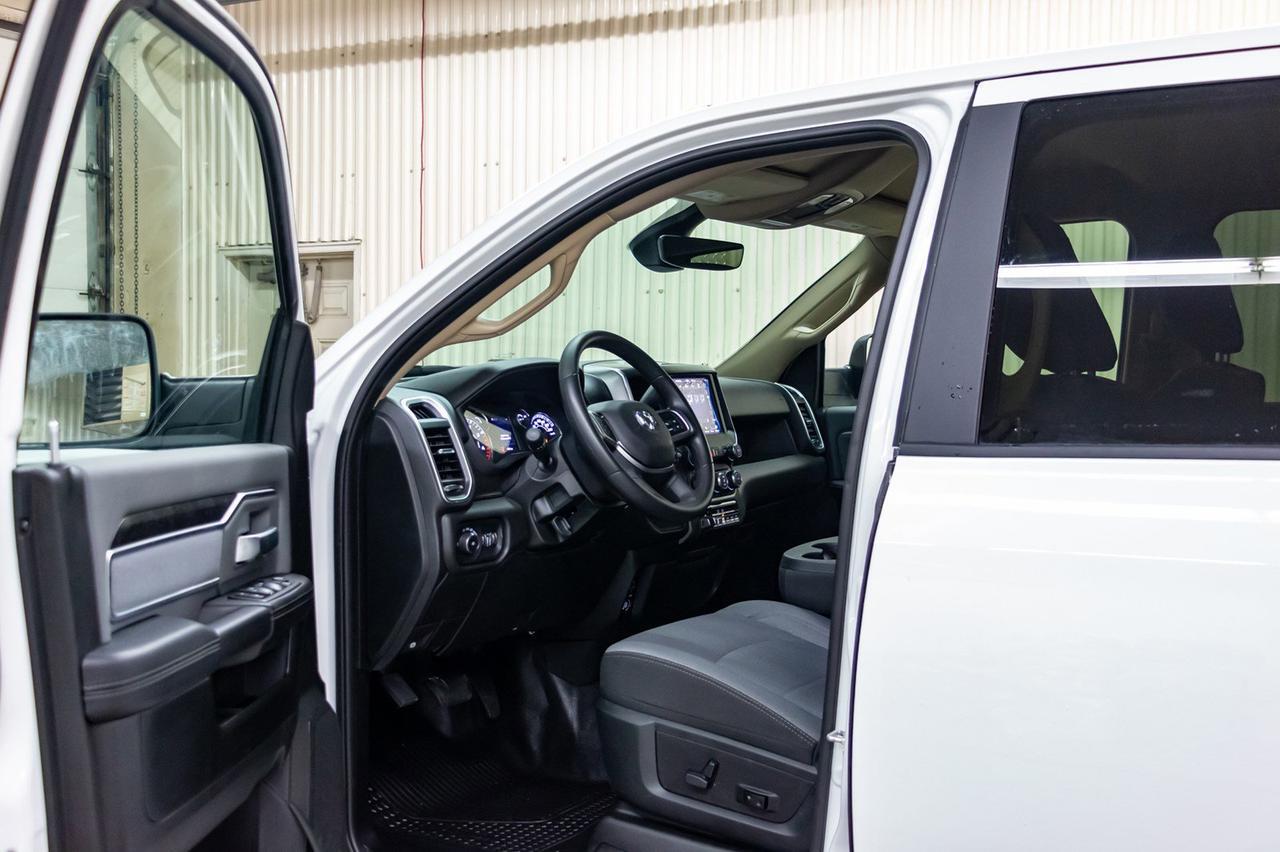 2019 Ram 5500 4x4 Crew Cab SLT Diesel Picker BCam Red Deer AB