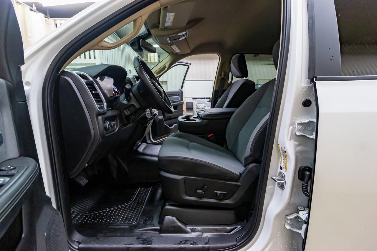 2019 Ram 5500 4x4 Crew Cab SLT Diesel Picker BCam Red Deer AB