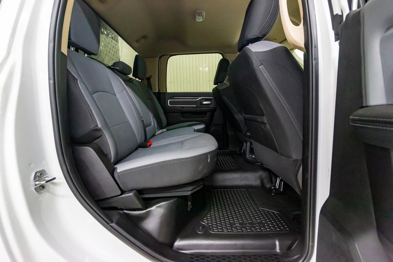 2019 Ram 5500 4x4 Crew Cab SLT Diesel Picker BCam Red Deer AB