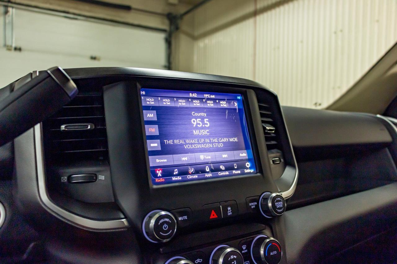 2019 Ram 5500 4x4 Crew Cab SLT Diesel Picker BCam Red Deer AB