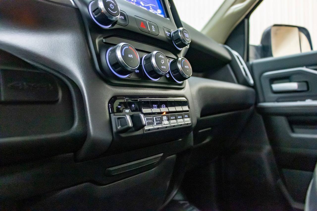 2019 Ram 5500 4x4 Crew Cab SLT Diesel Picker BCam Red Deer AB