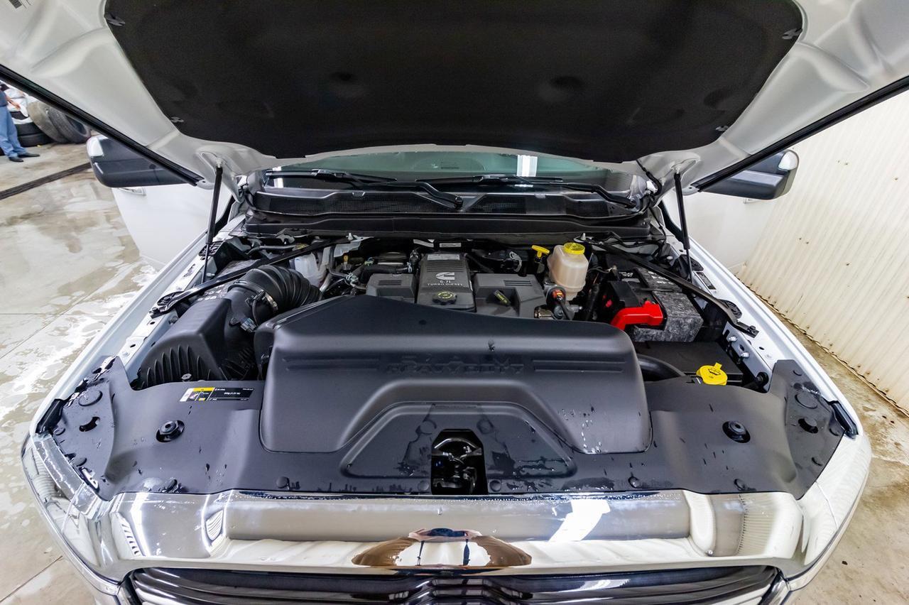 2019 Ram 5500 4x4 Crew Cab SLT Diesel Picker BCam Red Deer AB