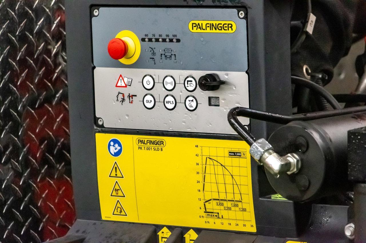 2019 Ram 5500 4x4 Crew Cab SLT Diesel Picker BCam Red Deer AB