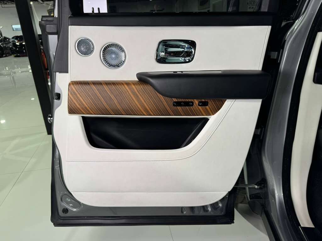 2019 Rolls-Royce Cullinan Burnout Grey paint, bookmatched wood, glass partition, four-passenger configuration AND MUCH MORE!! Fort Lauderdale FL