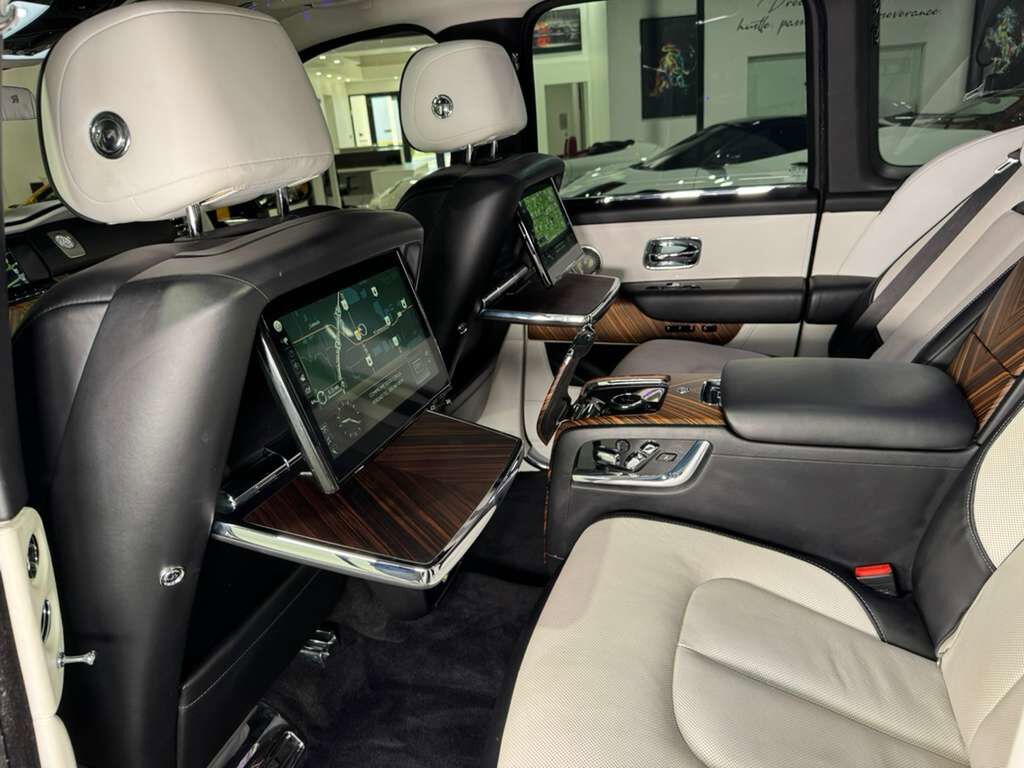 2019 Rolls-Royce Cullinan Burnout Grey paint, bookmatched wood, glass partition, four-passenger configuration AND MUCH MORE!! Fort Lauderdale FL