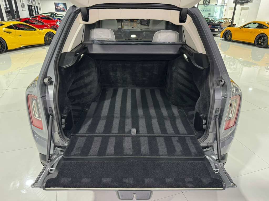 2019 Rolls-Royce Cullinan Burnout Grey paint, bookmatched wood, glass partition, four-passenger configuration AND MUCH MORE!! Fort Lauderdale FL