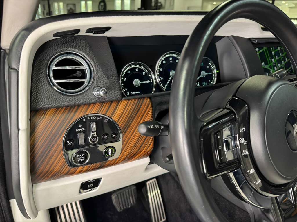 2019 Rolls-Royce Cullinan Burnout Grey paint, bookmatched wood, glass partition, four-passenger configuration AND MUCH MORE!! Fort Lauderdale FL