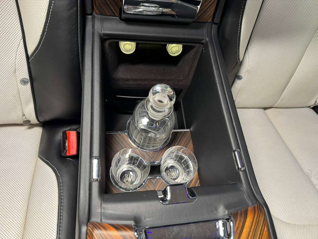 2019 Rolls-Royce Cullinan Burnout Grey paint, bookmatched wood, glass partition, four-passenger configuration AND MUCH MORE!! Fort Lauderdale FL