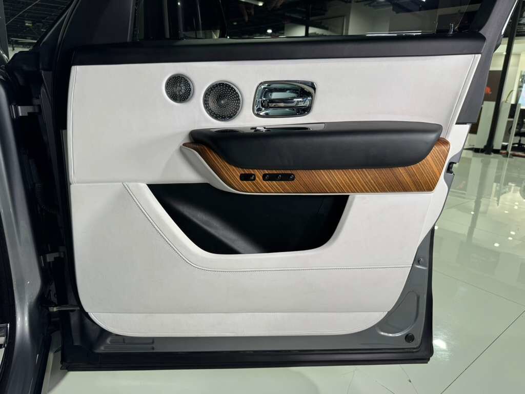 2019 Rolls-Royce Cullinan Burnout Grey paint, bookmatched wood, glass partition, four-passenger configuration AND MUCH MORE!! Fort Lauderdale FL