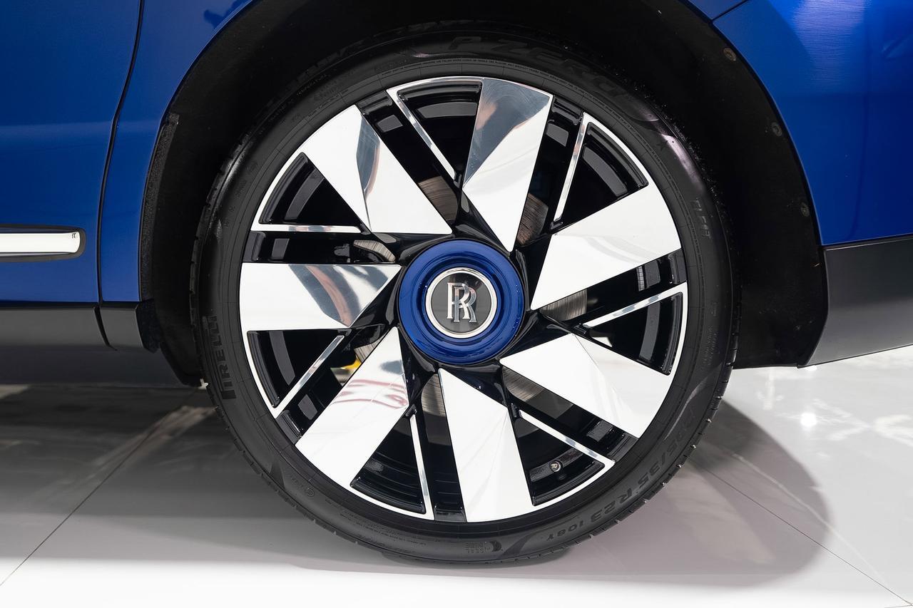 2019 Rolls-Royce Cullinan FOUR-PASSENGER CONFIGURATION! Salamanca Blue paint, Mandarin coachline, bespoke interior AND MORE!!! Fort Lauderdale FL