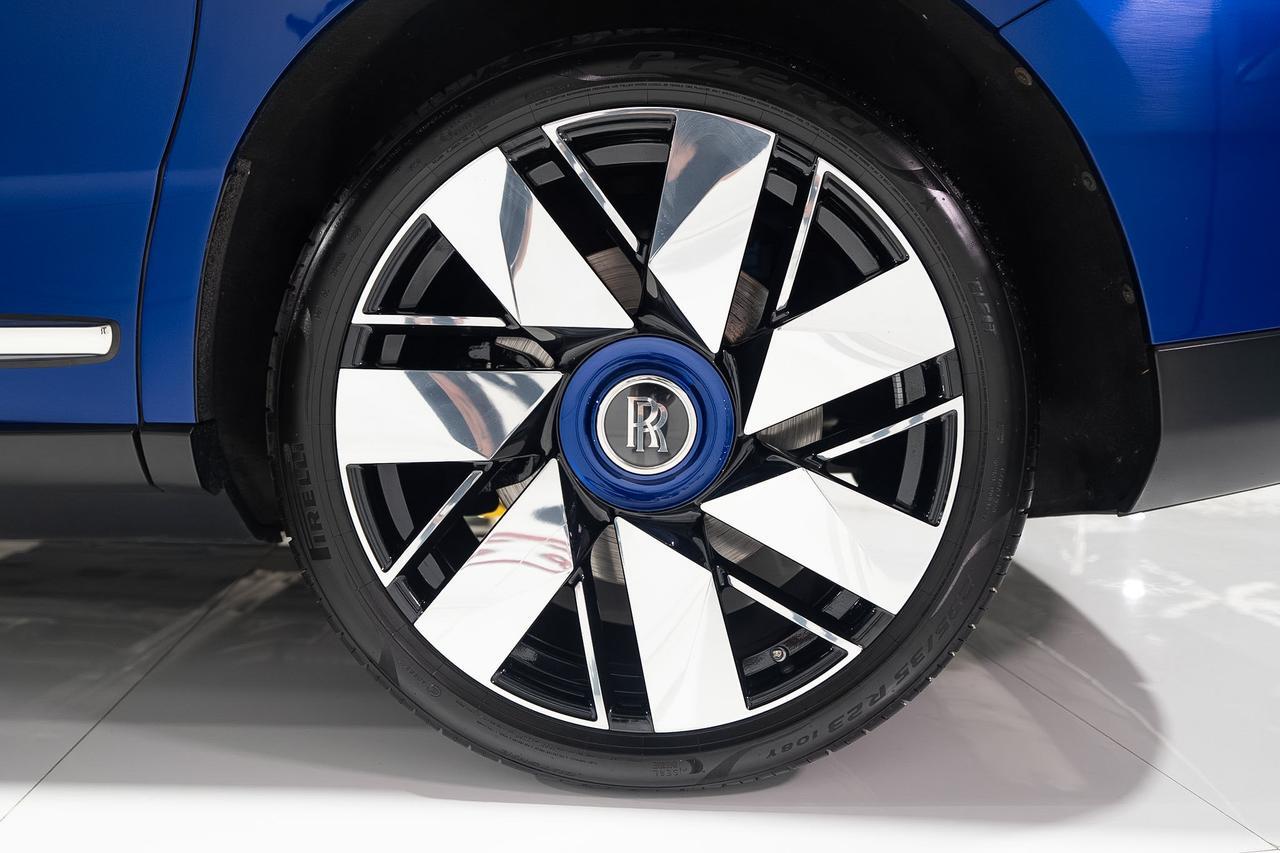2019 Rolls-Royce Cullinan FOUR-PASSENGER CONFIGURATION! Salamanca Blue paint, Mandarin coachline, bespoke interior AND MORE!!! Fort Lauderdale FL