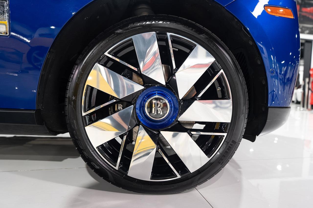 2019 Rolls-Royce Cullinan FOUR-PASSENGER CONFIGURATION! Salamanca Blue paint, Mandarin coachline, bespoke interior AND MORE!!! Fort Lauderdale FL