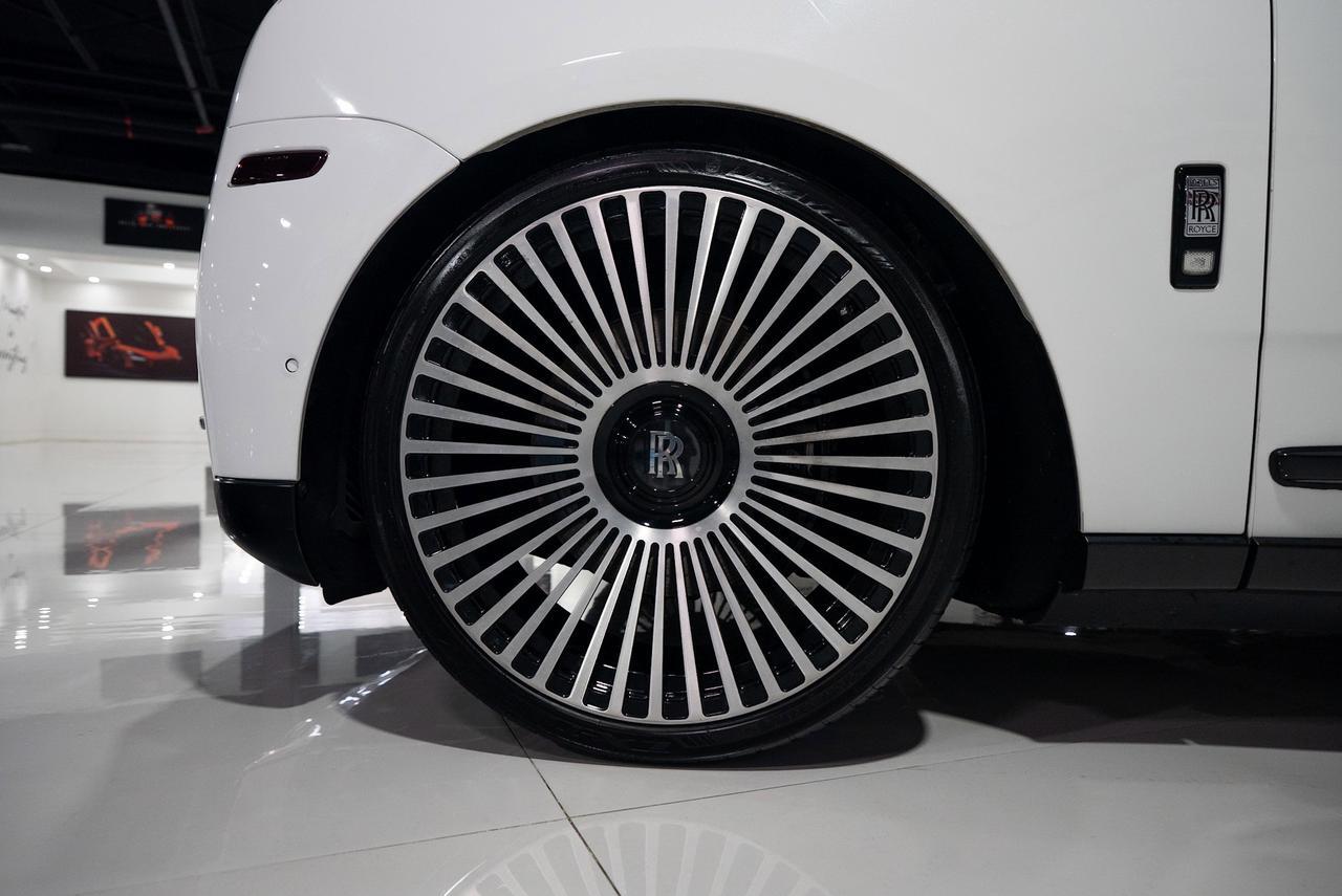 2019 Rolls-Royce Cullinan panoramic roof, Bespoke Audio system, rear infotainment system AND MUCH MORE!! Fort Lauderdale FL