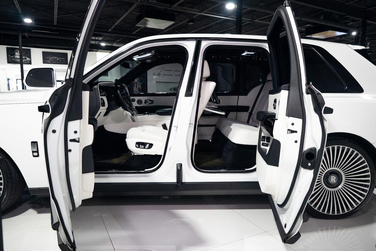 2019 Rolls-Royce Cullinan panoramic roof, Bespoke Audio system, rear infotainment system AND MUCH MORE!! Fort Lauderdale FL