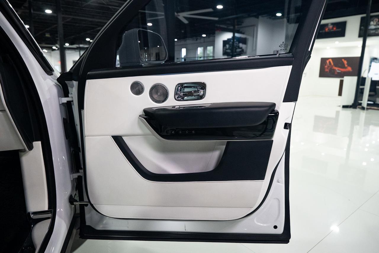 2019 Rolls-Royce Cullinan panoramic roof, Bespoke Audio system, rear infotainment system AND MUCH MORE!! Fort Lauderdale FL