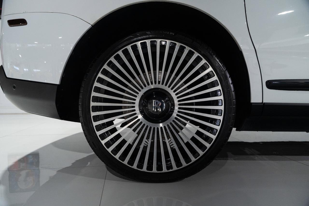 2019 Rolls-Royce Cullinan panoramic roof, Bespoke Audio system, rear infotainment system AND MUCH MORE!! Fort Lauderdale FL