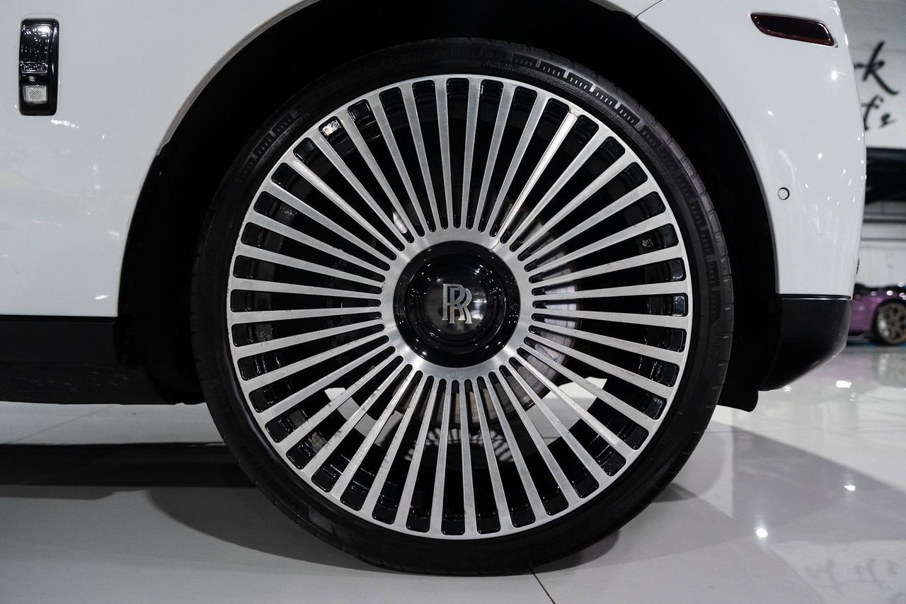 2019 Rolls-Royce Cullinan panoramic roof, Bespoke Audio system, rear infotainment system AND MUCH MORE!! Fort Lauderdale FL