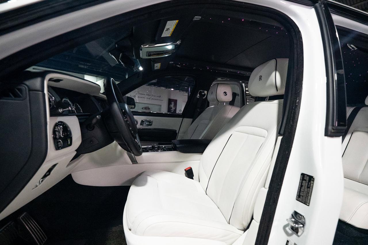 2019 Rolls-Royce Cullinan panoramic roof, Bespoke Audio system, rear infotainment system AND MUCH MORE!! Fort Lauderdale FL