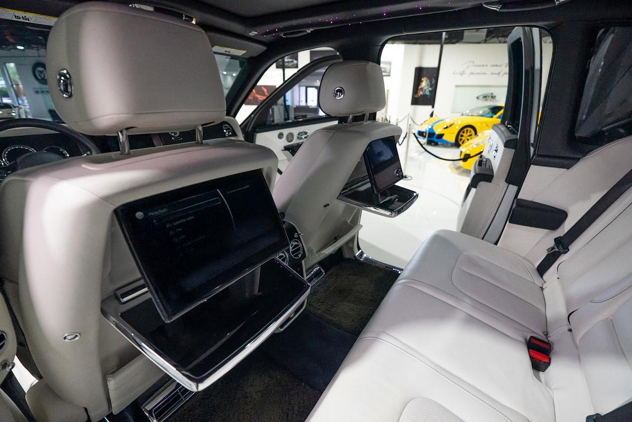 2019 Rolls-Royce Cullinan panoramic roof, Bespoke Audio system, rear infotainment system AND MUCH MORE!! Fort Lauderdale FL