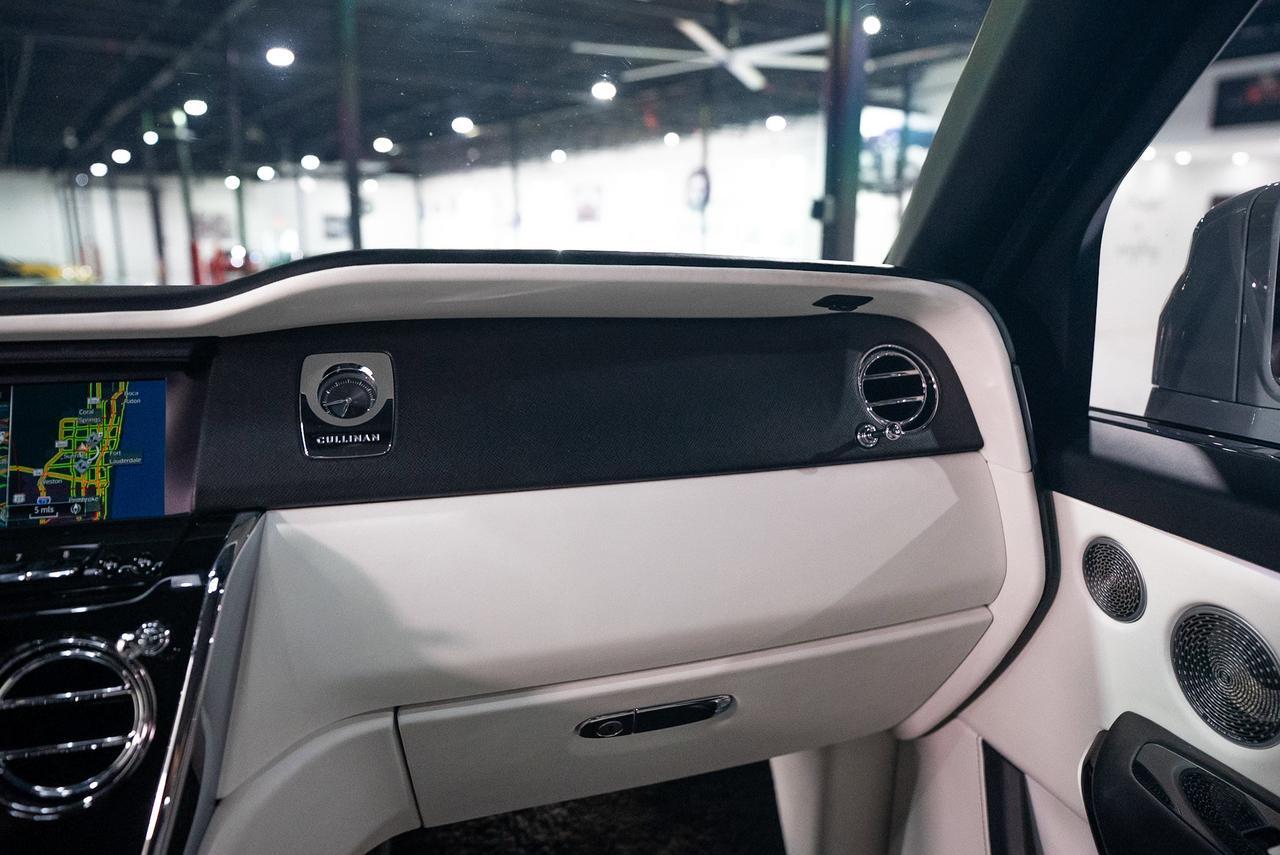 2019 Rolls-Royce Cullinan panoramic roof, Bespoke Audio system, rear infotainment system AND MUCH MORE!! Fort Lauderdale FL