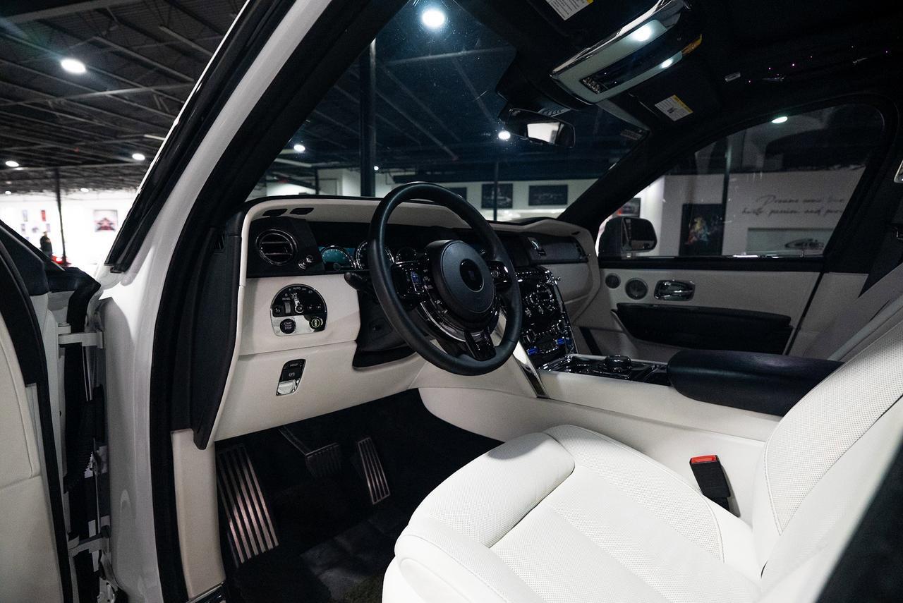 2019 Rolls-Royce Cullinan panoramic roof, Bespoke Audio system, rear infotainment system AND MUCH MORE!! Fort Lauderdale FL