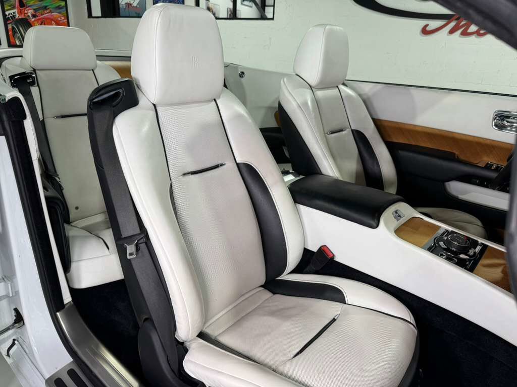 2019 Rolls-Royce Dawn bookmatched wood trim, illuminated Spirit of Ecstasy AND MUCH MORE!! Fort Lauderdale FL