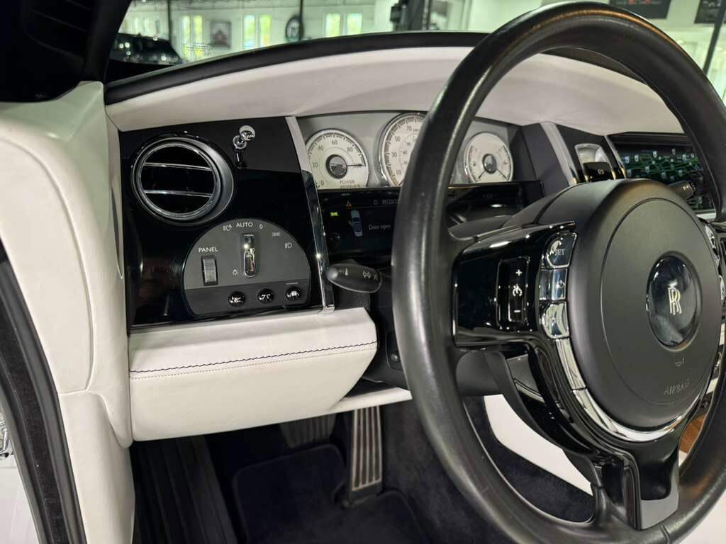 2019 Rolls-Royce Dawn bookmatched wood trim, illuminated Spirit of Ecstasy AND MUCH MORE!! Fort Lauderdale FL