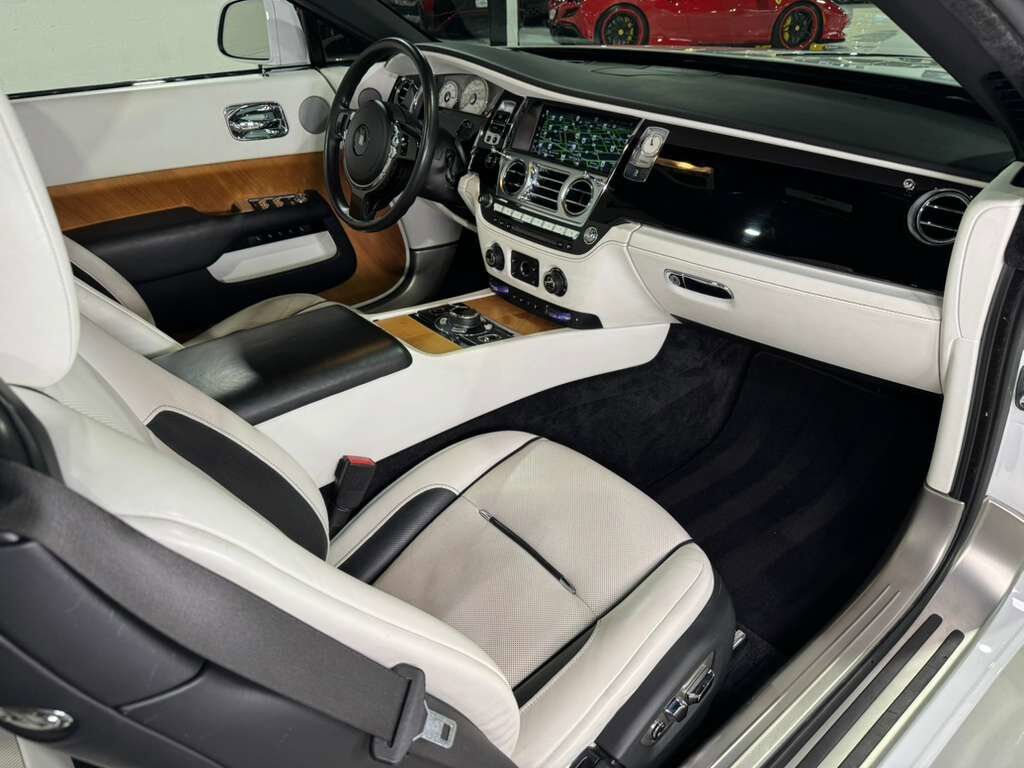 2019 Rolls-Royce Dawn bookmatched wood trim, illuminated Spirit of Ecstasy AND MUCH MORE!! Fort Lauderdale FL