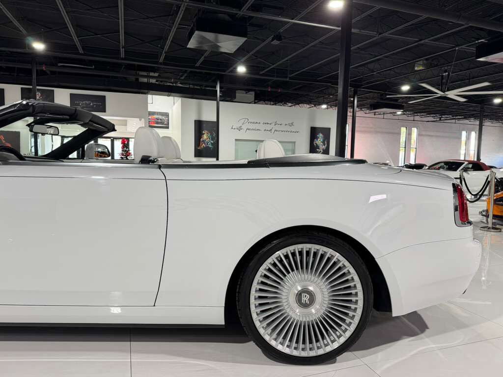 2019 Rolls-Royce Dawn bookmatched wood trim, illuminated Spirit of Ecstasy AND MUCH MORE!! Fort Lauderdale FL