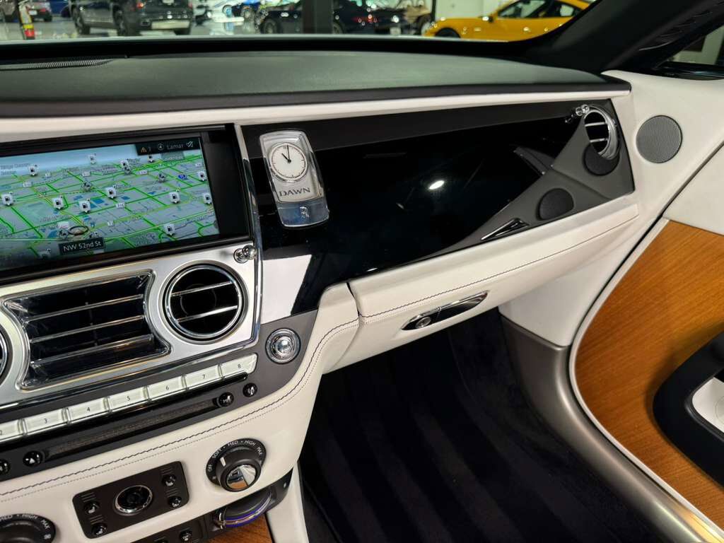 2019 Rolls-Royce Dawn bookmatched wood trim, illuminated Spirit of Ecstasy AND MUCH MORE!! Fort Lauderdale FL