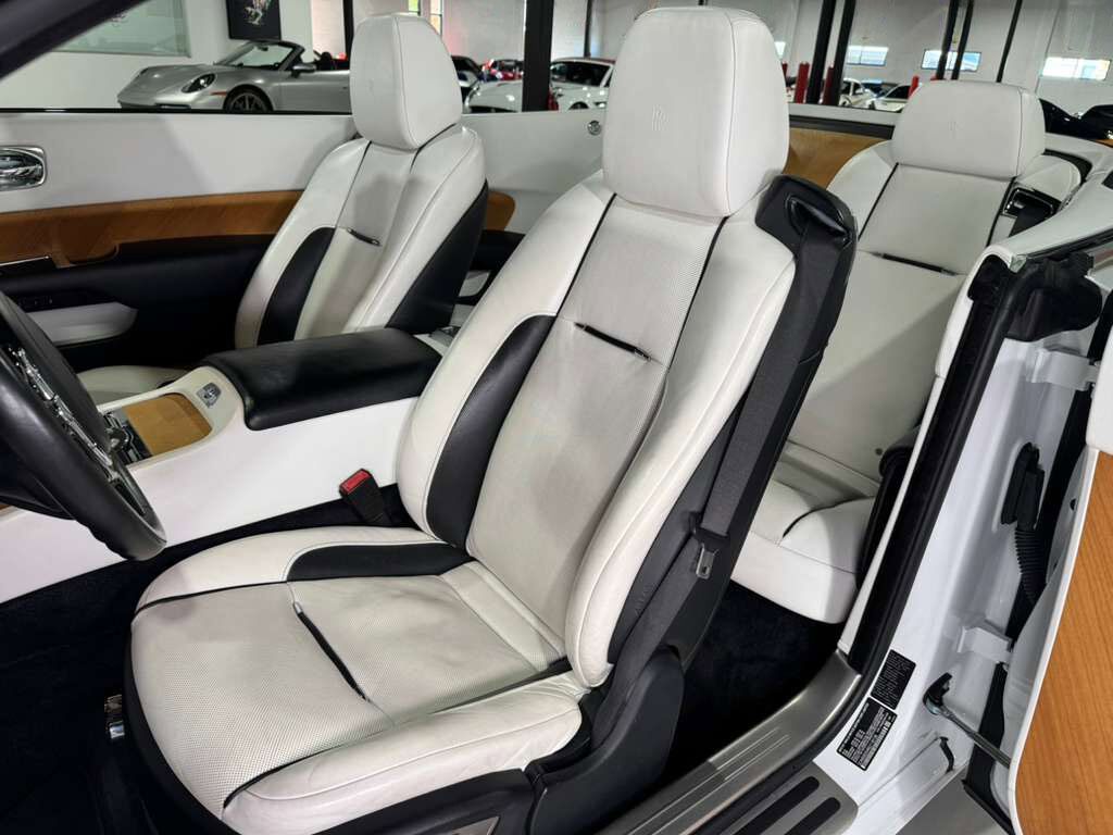 2019 Rolls-Royce Dawn bookmatched wood trim, illuminated Spirit of Ecstasy AND MUCH MORE!! Fort Lauderdale FL