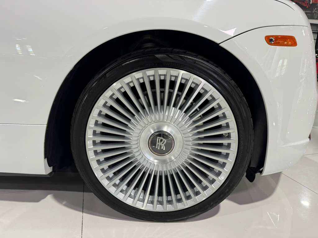 2019 Rolls-Royce Dawn bookmatched wood trim, illuminated Spirit of Ecstasy AND MUCH MORE!! Fort Lauderdale FL