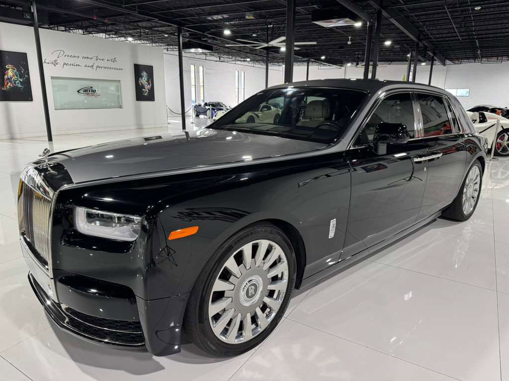 2019 Rolls-Royce Phantom FACTORY TWO-TONE!! rear infotainment system, shooting star headliner AND MUCH MORE!!!