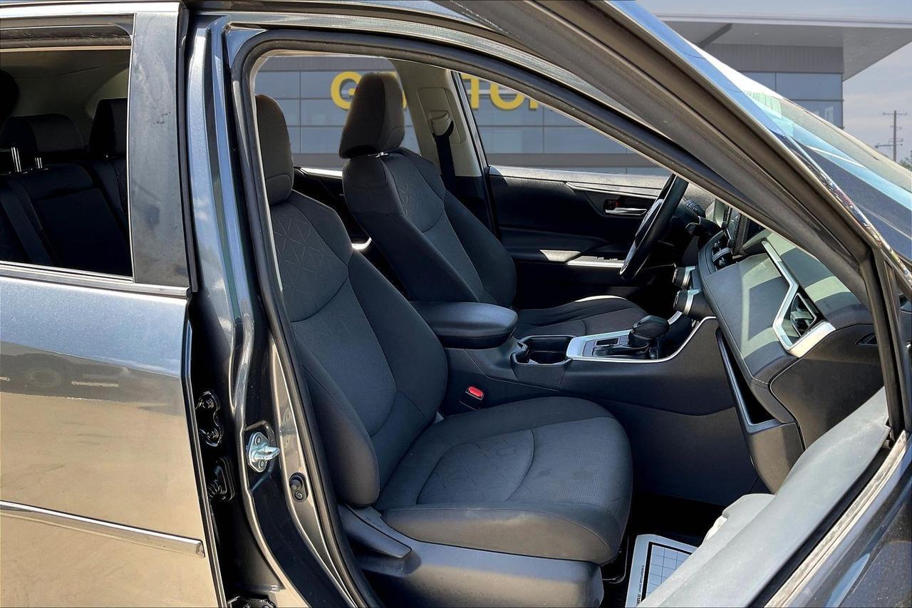 2019 TOYOTA RAV4 XLE Houston TX