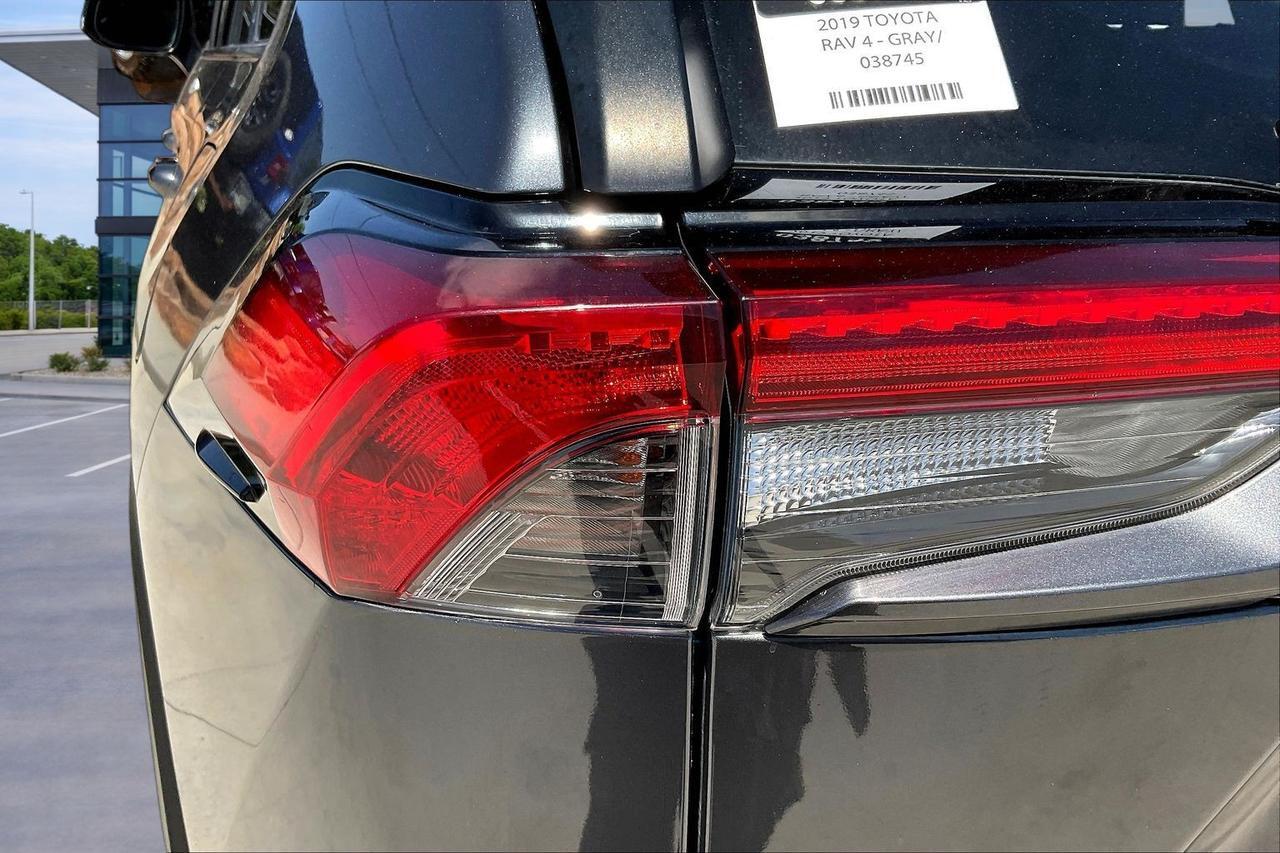 2019 TOYOTA RAV4 XLE Houston TX