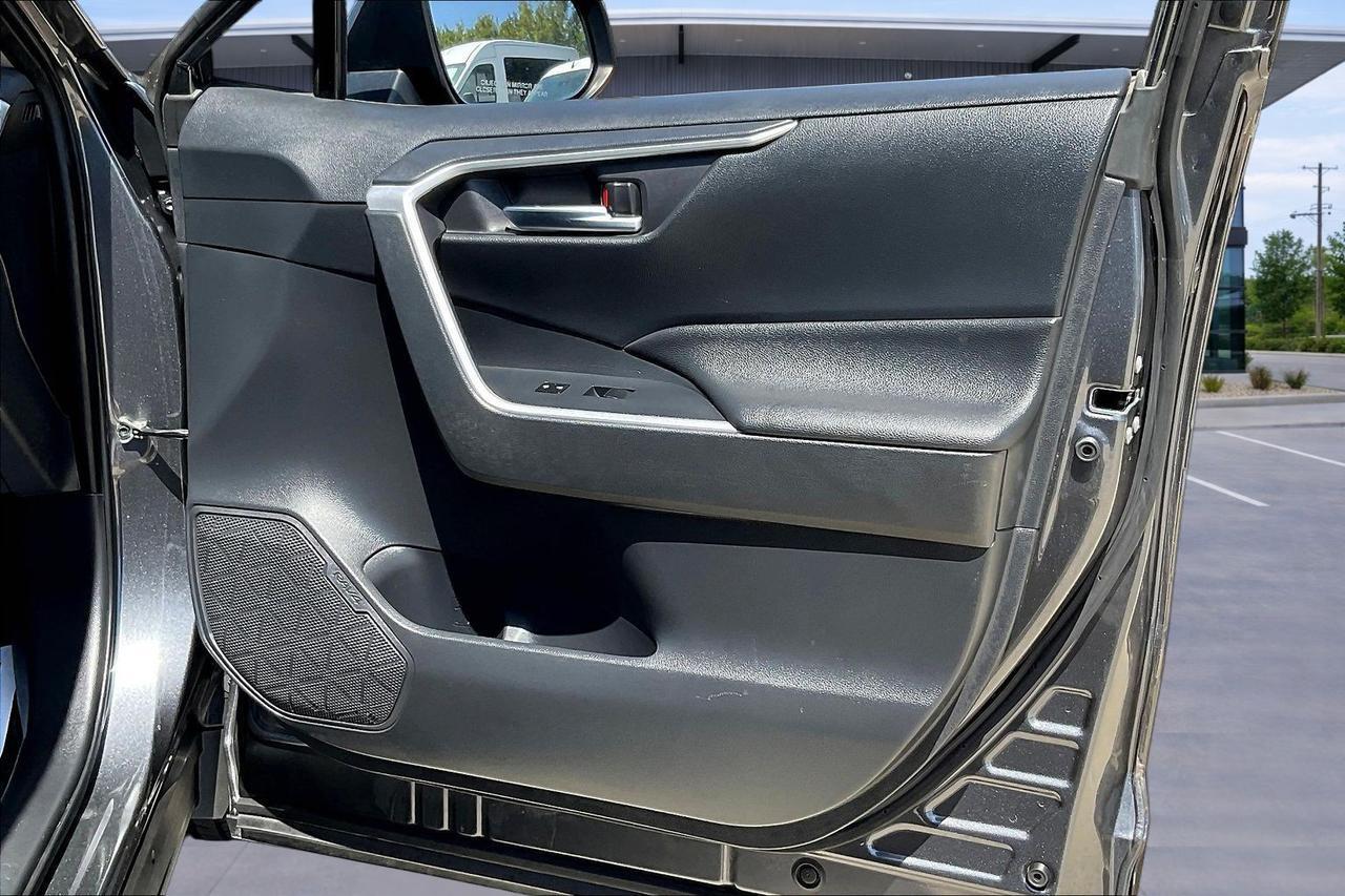 2019 TOYOTA RAV4 XLE Houston TX