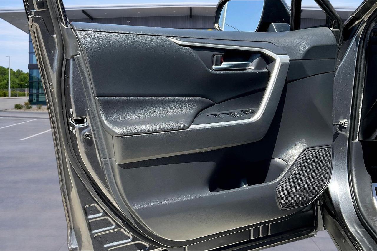 2019 TOYOTA RAV4 XLE Houston TX