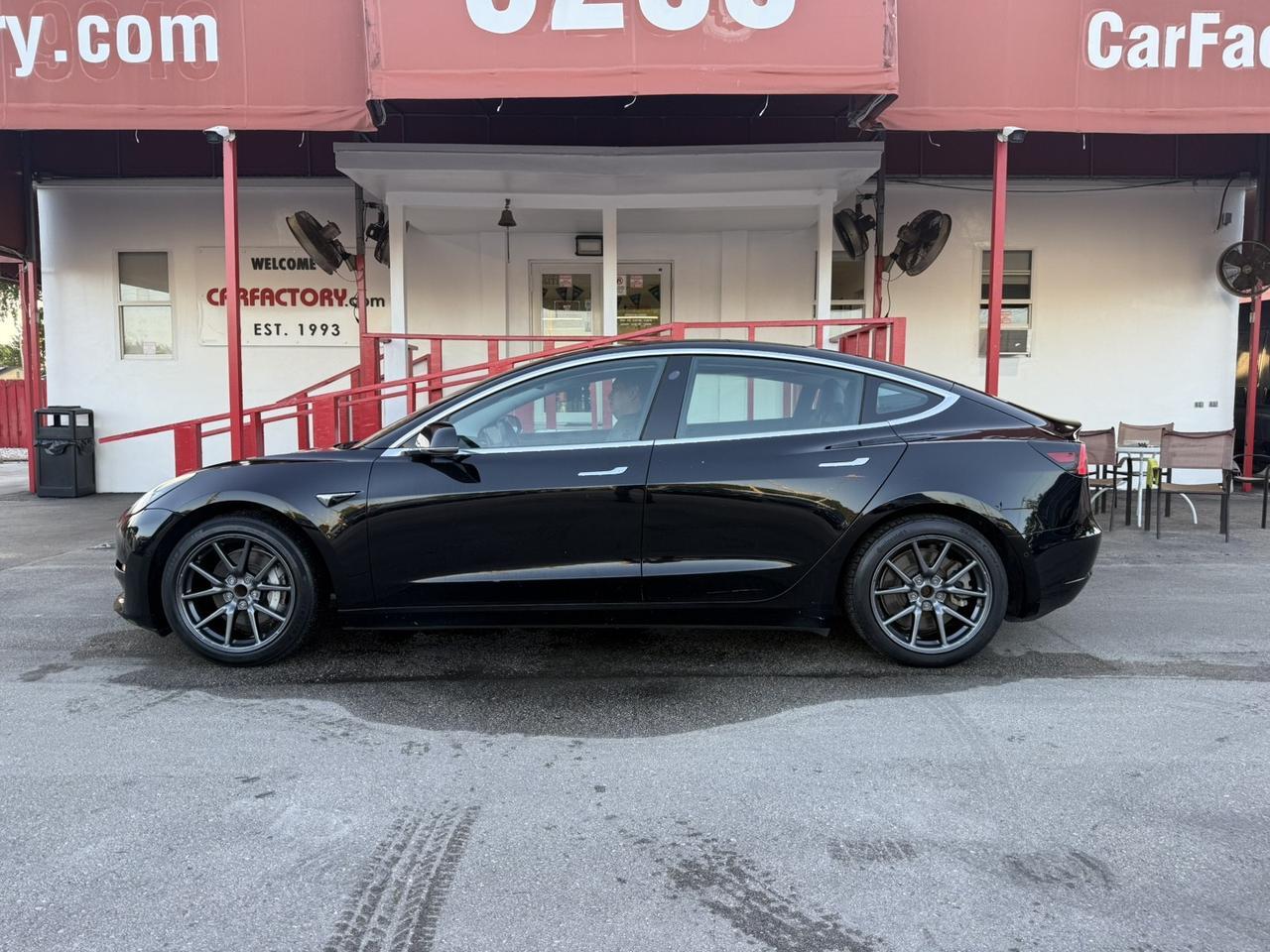 2019 Tesla Model 3 Mid Range photo 2