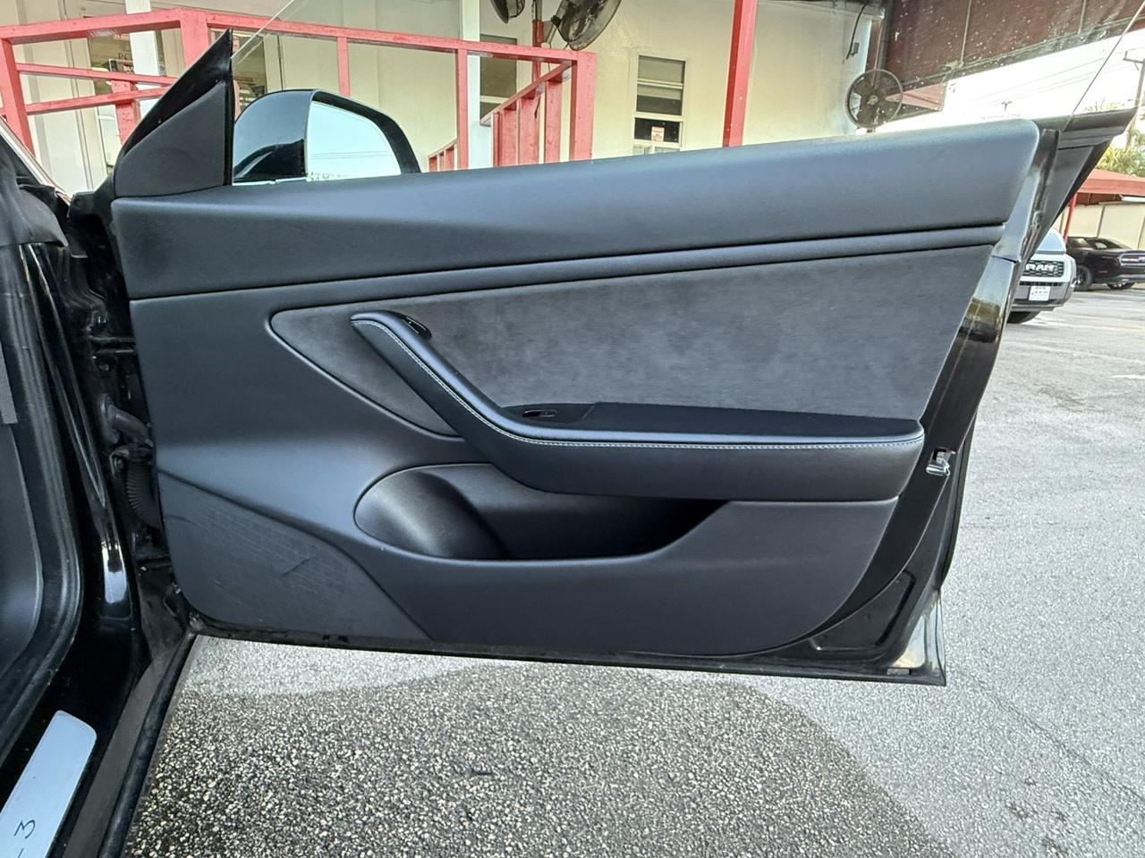 2019 Tesla Model 3 Mid Range photo 24