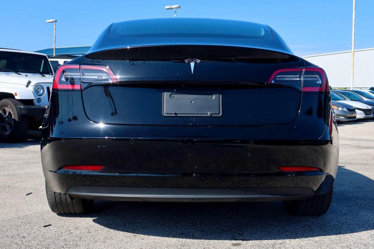 2019 Tesla Model 3 Standard Range Plus Sedan 4D