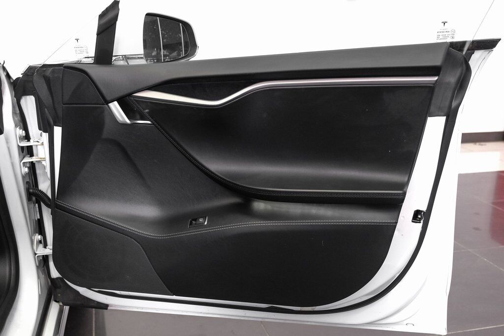 2019 Tesla Model S Performance photo 38