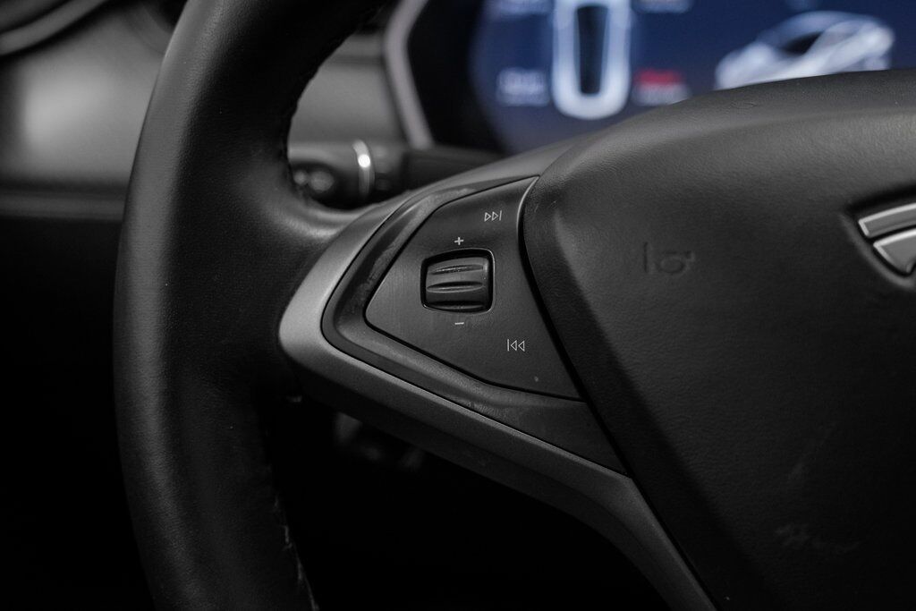 2019 Tesla Model S Performance photo 19
