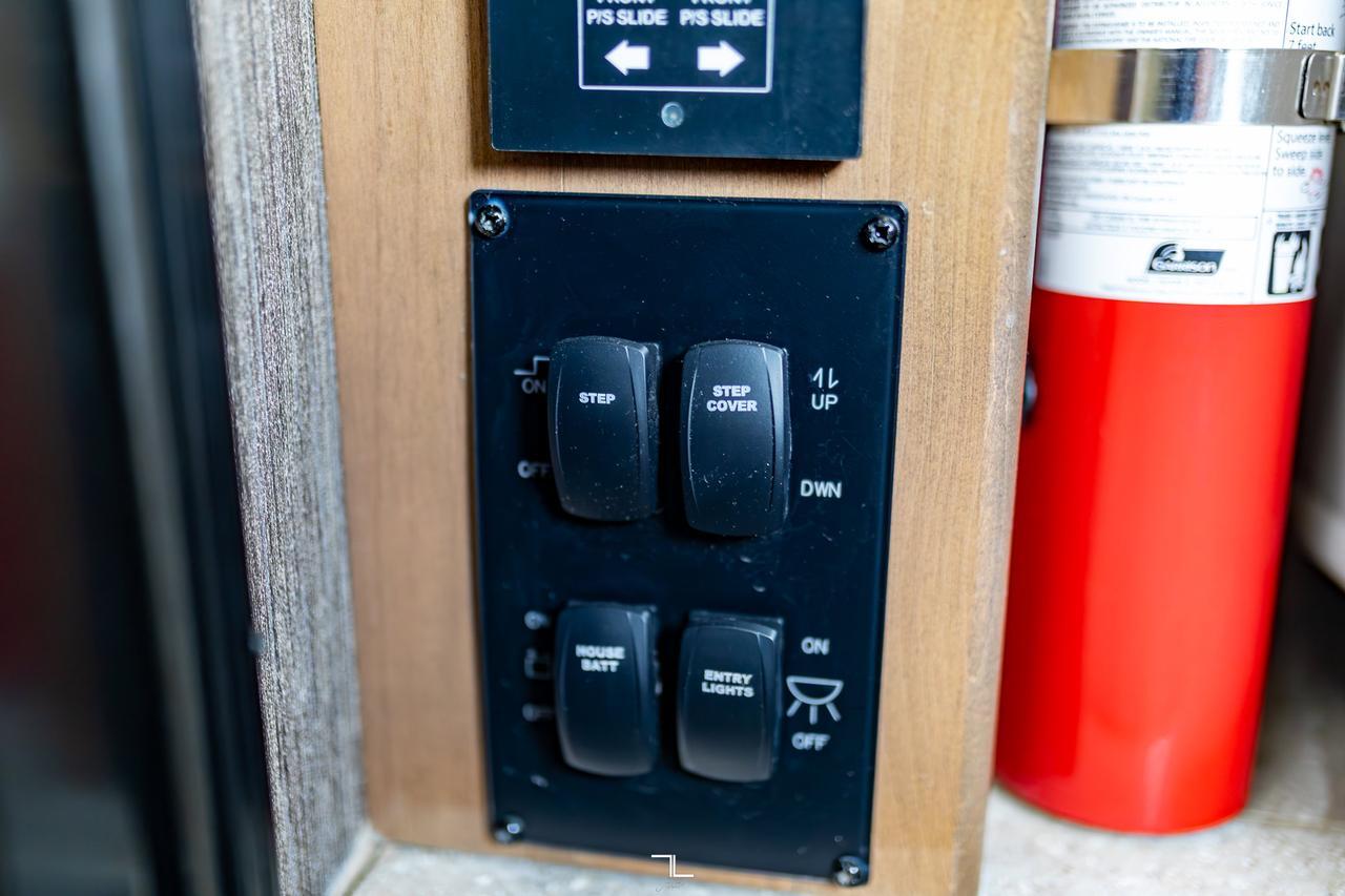 2019 Thor Motor Coach Tuscany 45 MX Class A Motorhome Diesel Red Deer AB