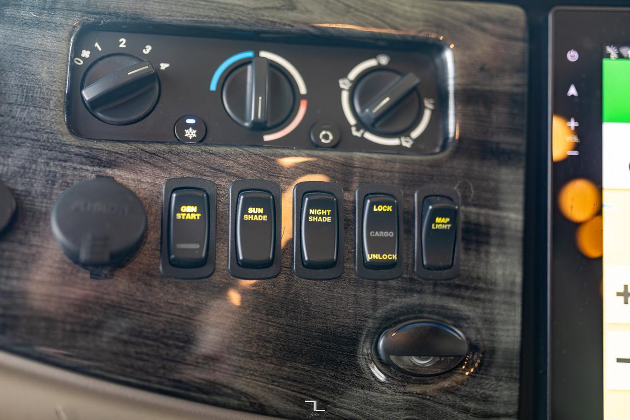 2019 Thor Motor Coach Tuscany 45 MX Class A Motorhome Diesel Red Deer AB