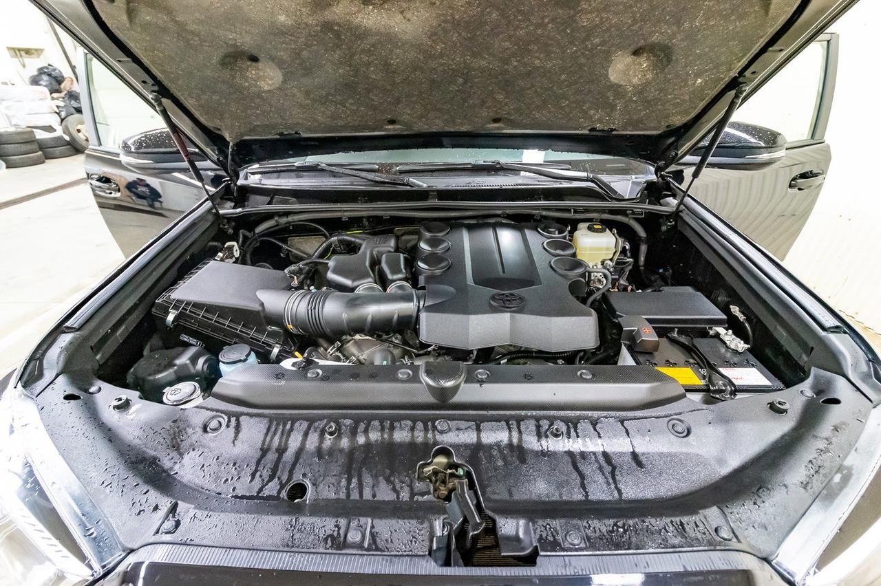 2019 Toyota 4Runner 4x4 TRD Off-Road Leather Roof Nav BCam Red Deer AB