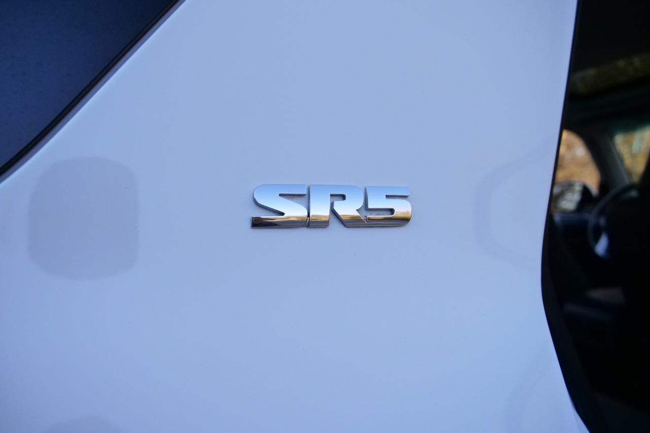 2019 Toyota 4Runner SR5 Premium / Heated Seats / Sunroof / Third Row! Lincolnton NC