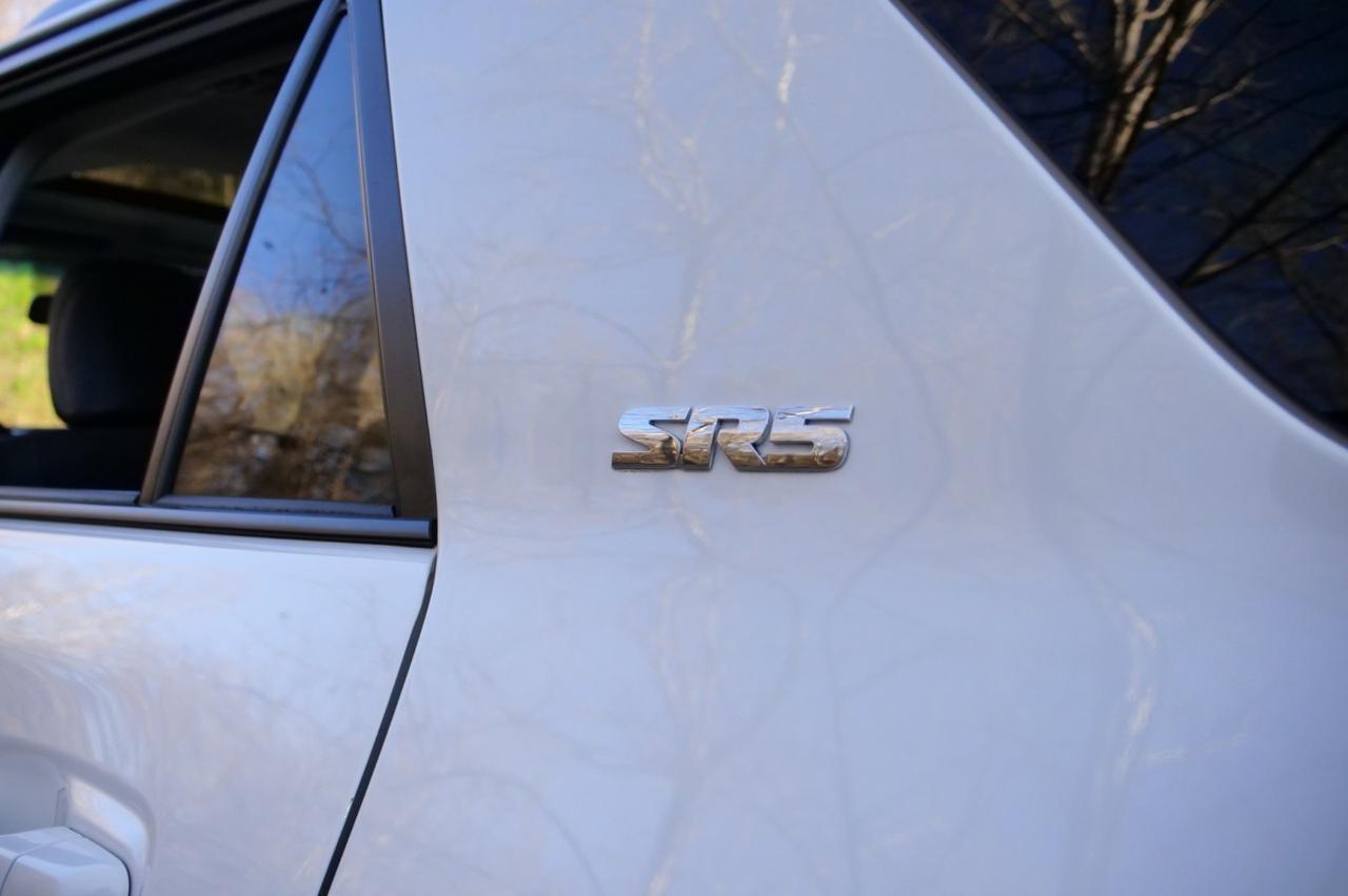 2019 Toyota 4Runner SR5 Premium / Heated Seats / Sunroof / Third Row! Lincolnton NC