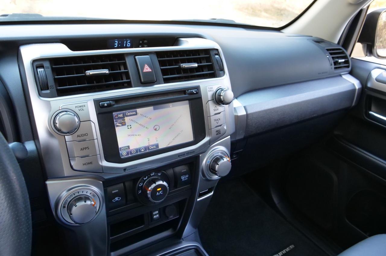 2019 Toyota 4Runner SR5 Premium / Heated Seats / Sunroof / Third Row! Lincolnton NC